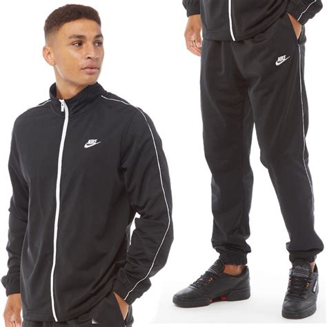 Schwarze Nike Trainingsanzüge & Jogginganzüge online 